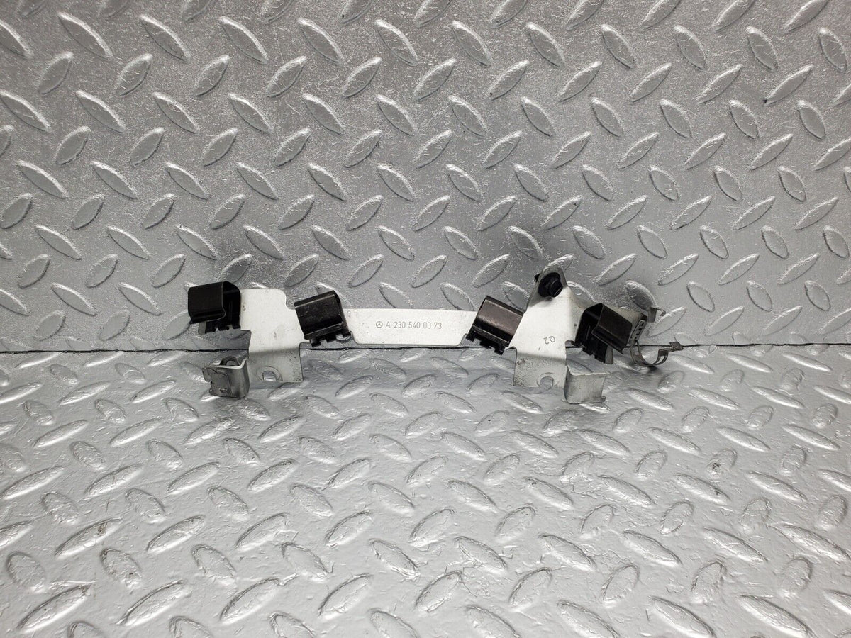 47969 Mercedes-Benz R230 350SL Coupe Oxygen Sensor Wiring Plug Bracket A2305400073