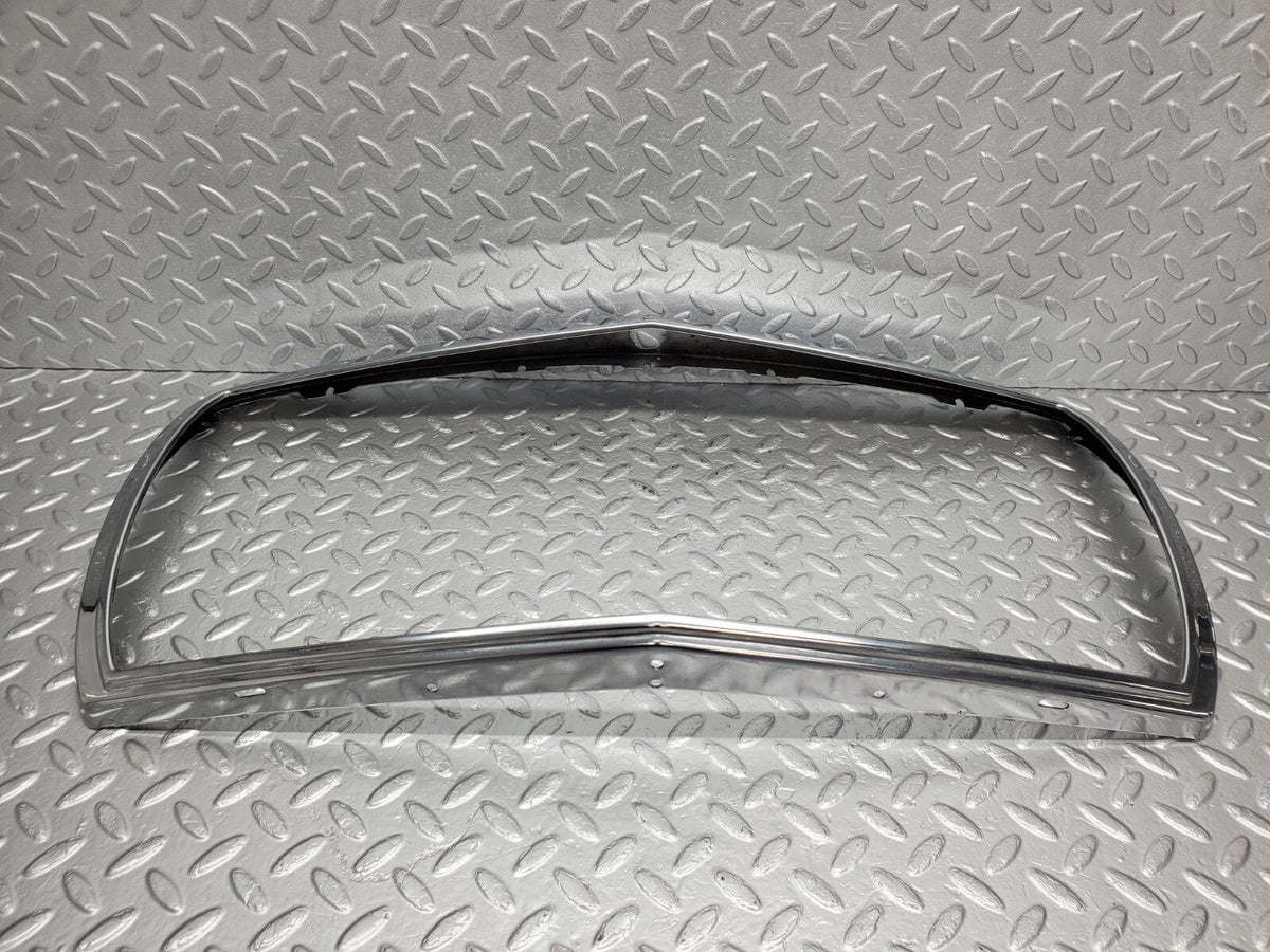 48753 Mercedes-Benz W123 Bonnet Grill Chrome Frame