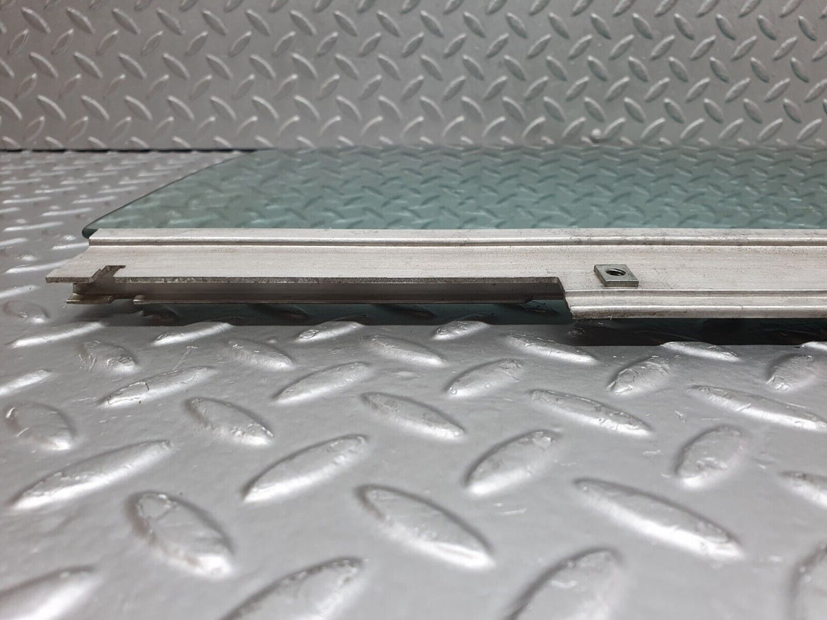 41131 Mercedes-Benz W126 300SE Front Right Door Window Glass