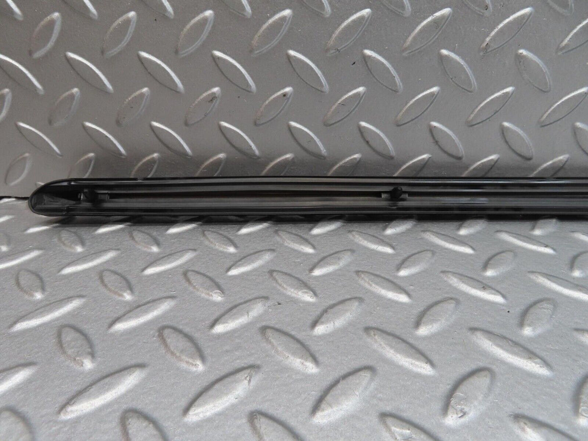 13443 Mercedes-Benz W123 200 Front Right Fender Wing Centre Moulding Trim