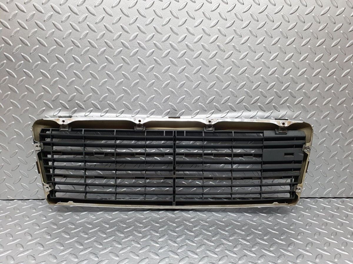 41801 Mercedes-Benz W202 C200 Bonnet Grill Chrome A2028880323