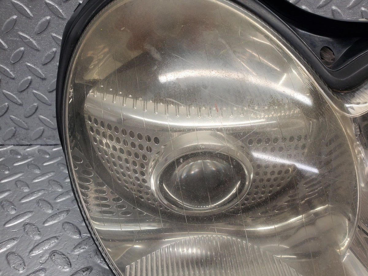 51211 Mercedes-Benz R230 Headlight Right Side Hella A2308207461 1305235461