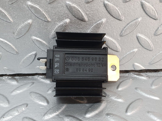 41900 Mercedes-Benz W202 C200 ECU Relay A0055459832