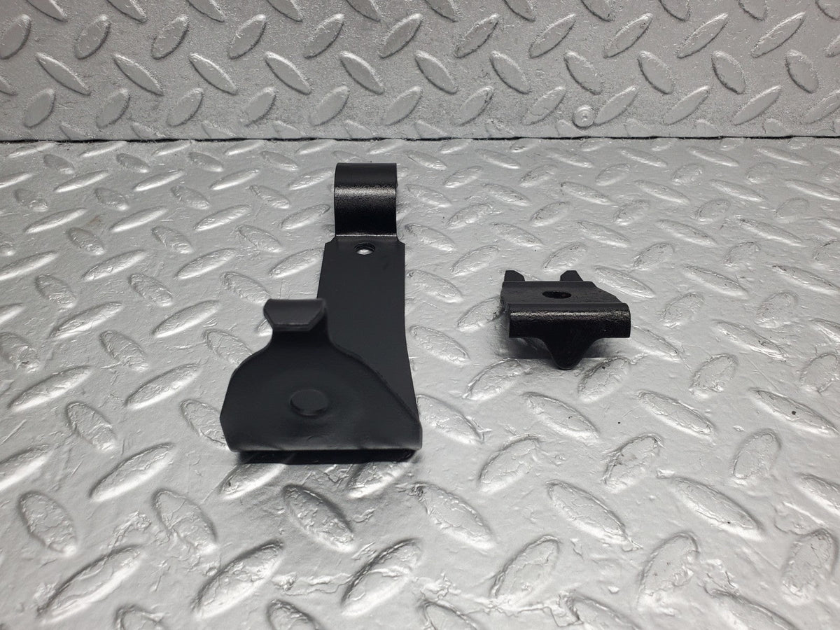 49363 Mercedes-Benz A124 320E Cabriolet Anti Roll Bar Holder Bracket Front Right