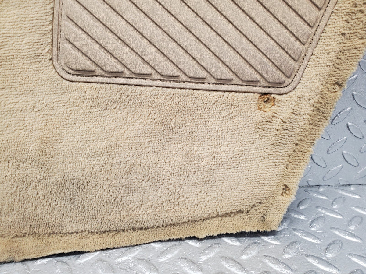 48923 Mercedes-Benz A124 320E Cabriolet Centre Console Carpet Right Side Beige
