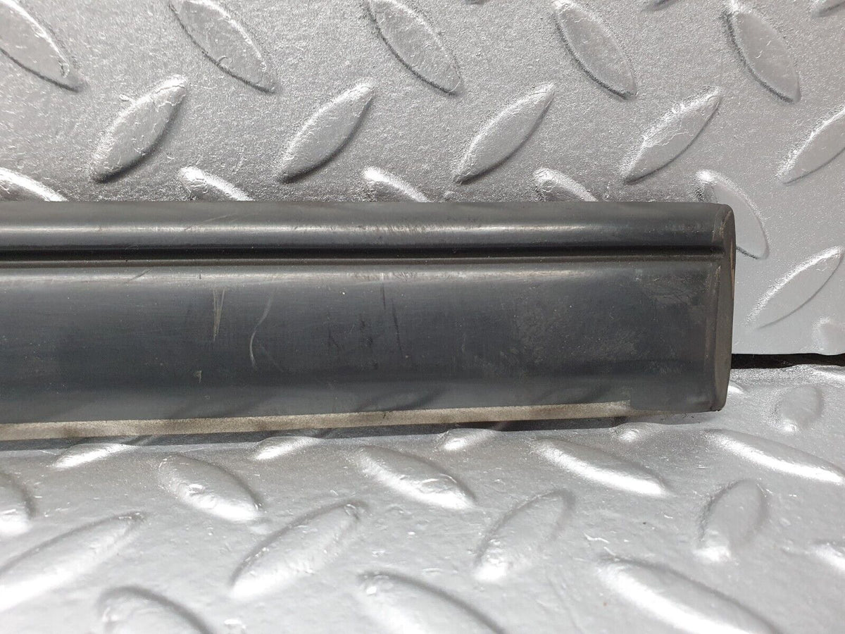 41683 Mercedes-Benz W124 200E Front Right Door Centre Moulding Trim
