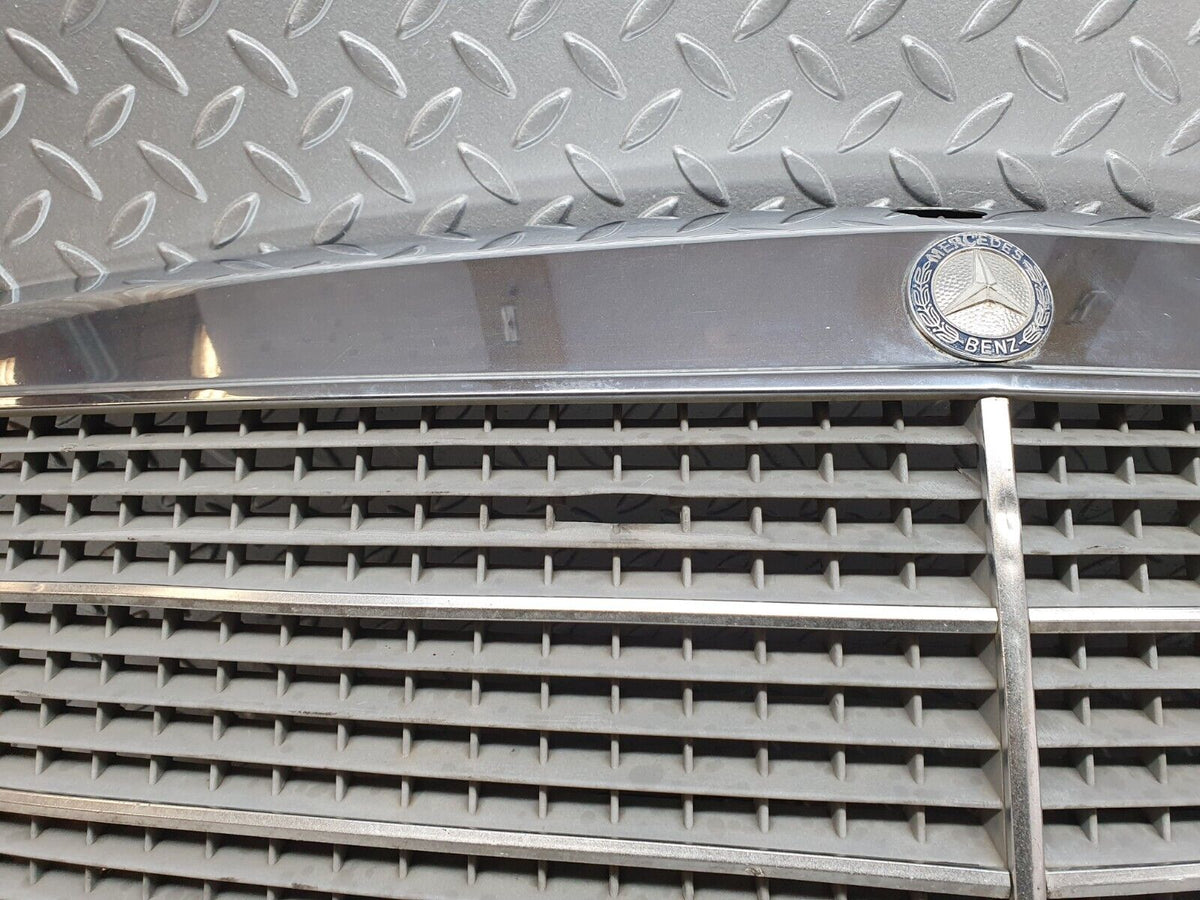 41221 Mercedes-Benz W126 300SE Bonnet Grill Chrome A1268880423