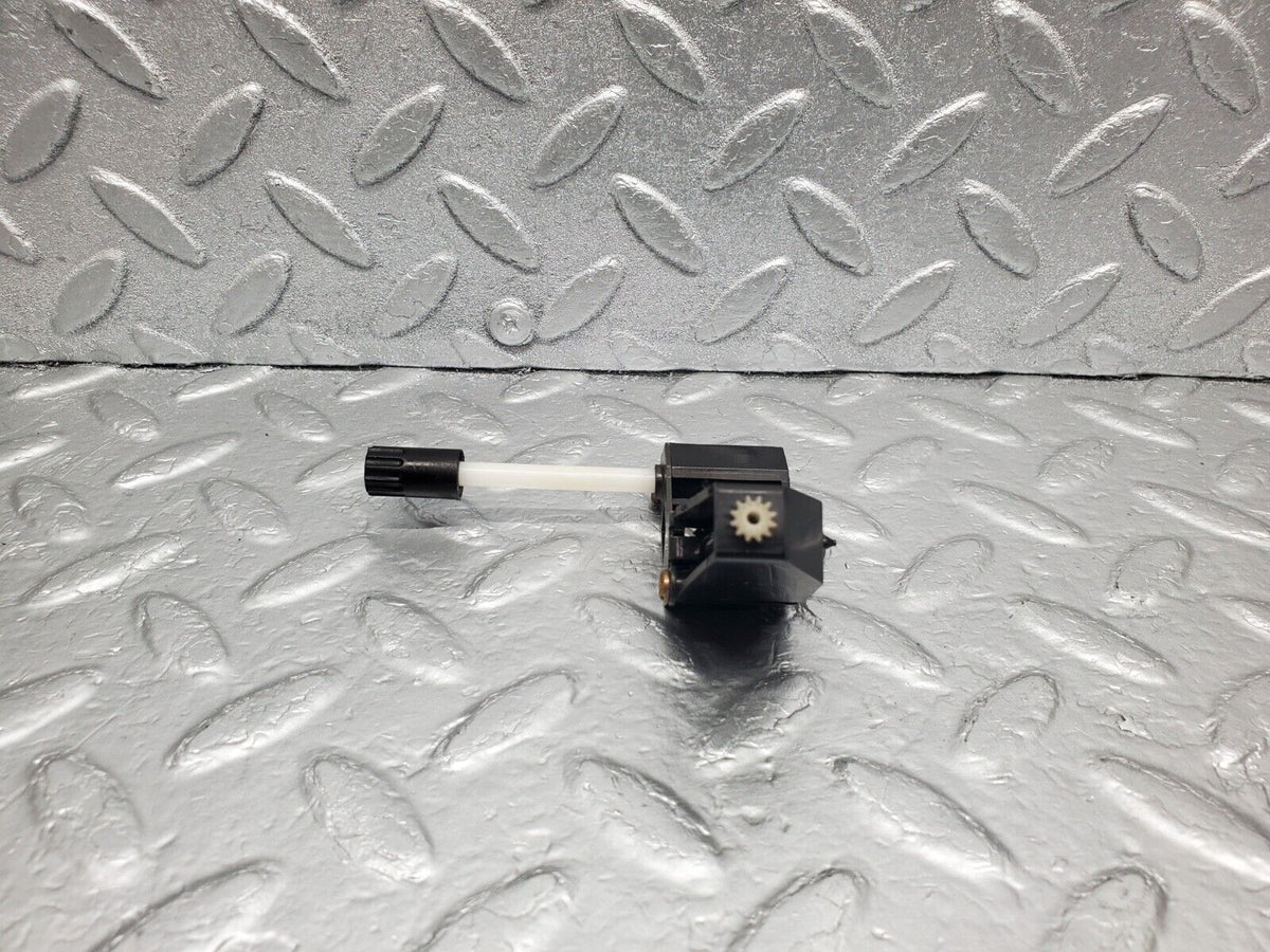 47611 Mercedes-Benz C126 500SEC Coupe Instrument Cluster Clock Adjuster