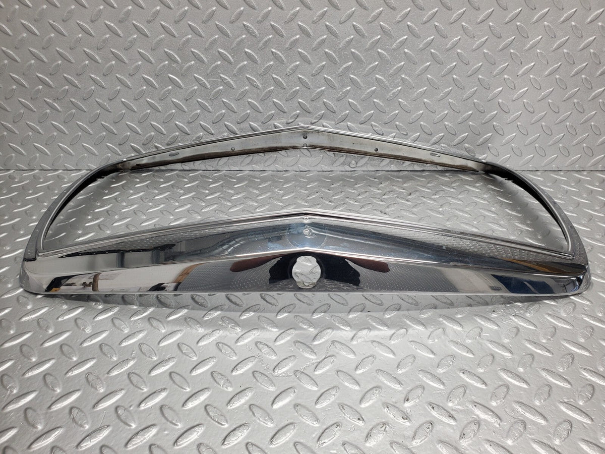 48753 Mercedes-Benz W123 Bonnet Grill Chrome Frame