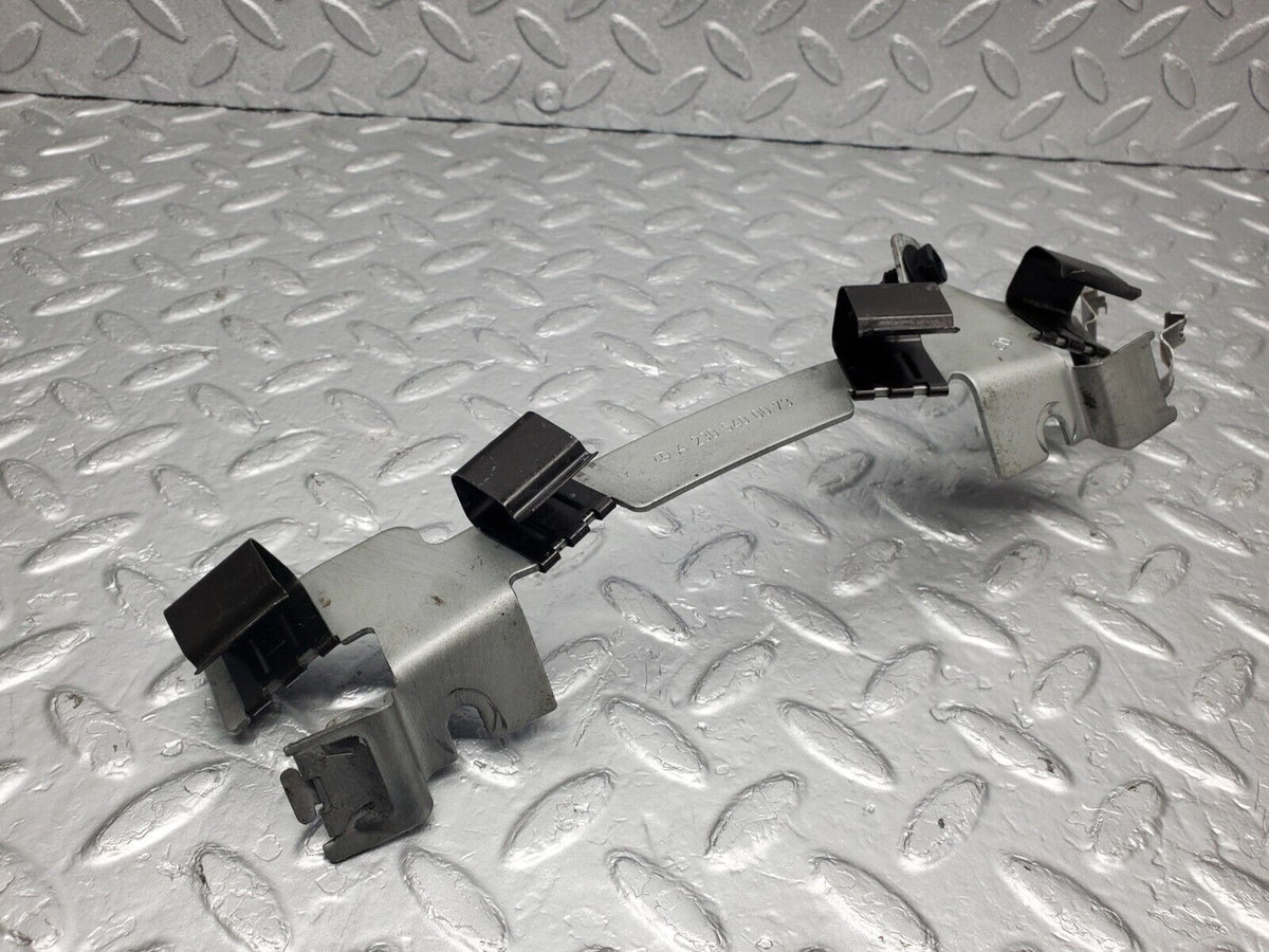 47969 Mercedes-Benz R230 350SL Coupe Oxygen Sensor Wiring Plug Bracket A2305400073