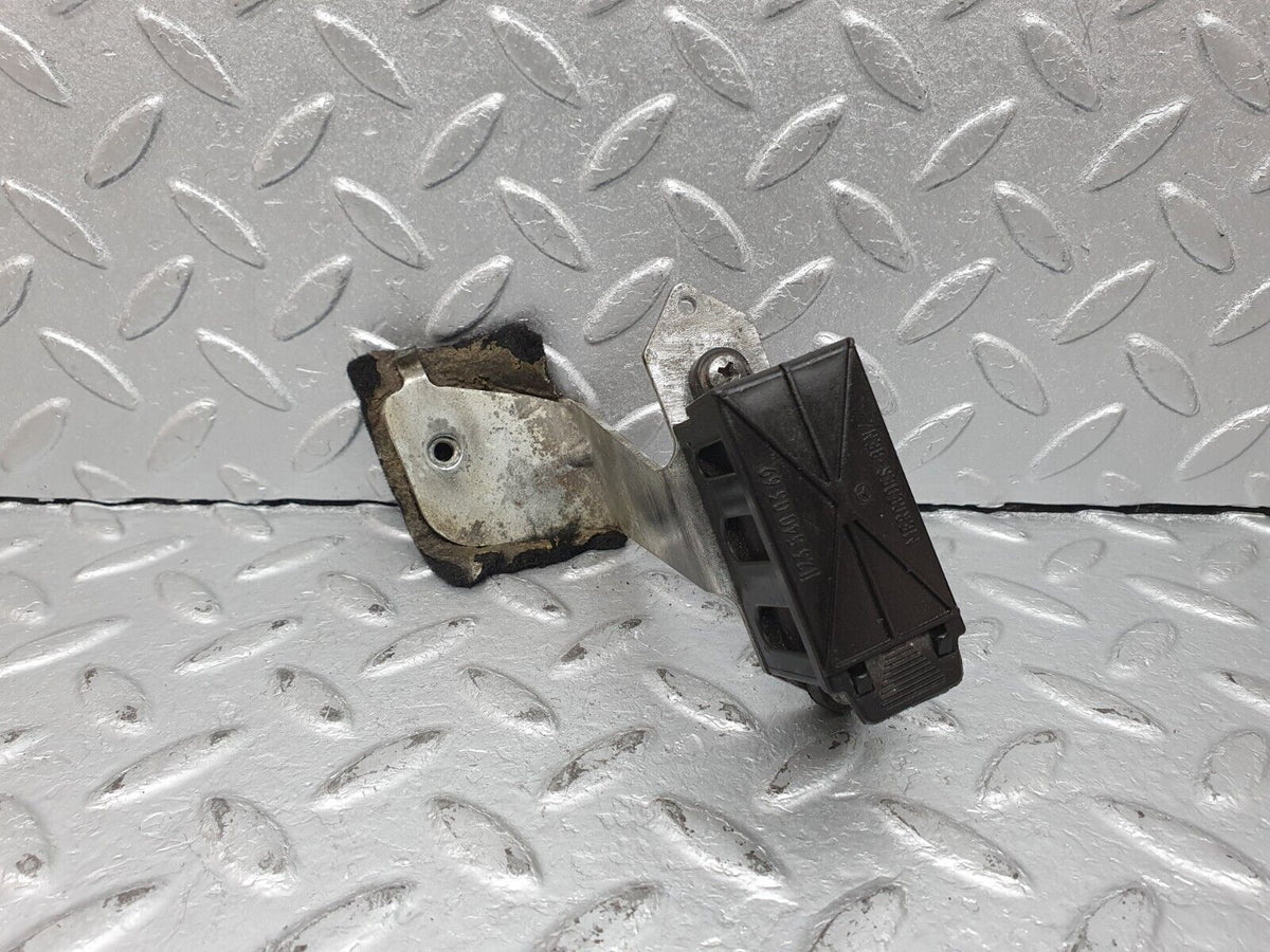 41108 Mercedes-Benz W126 300SE Cable Wire Connector A1235400369