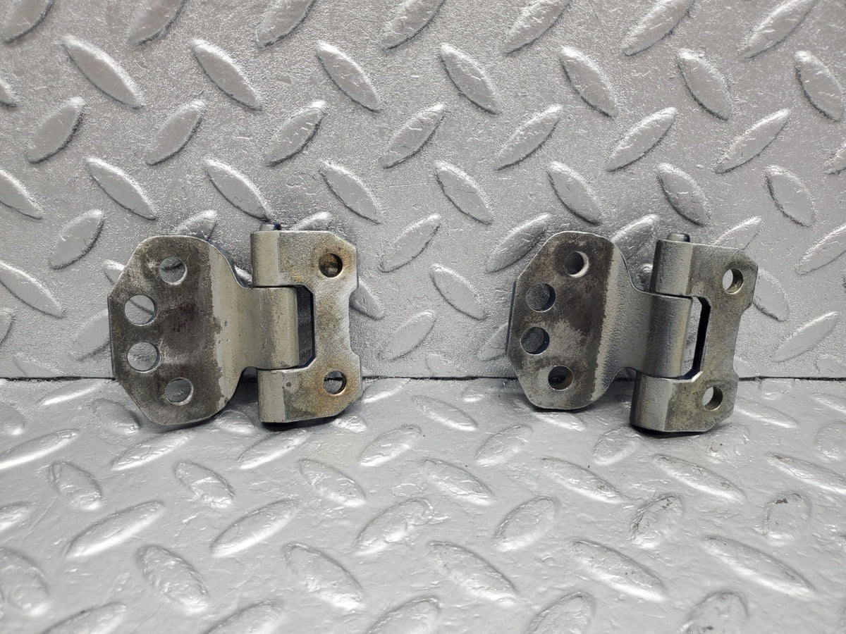 49187 Mercedes-Benz A124 320E Cabriolet Door Hinge Right Side
