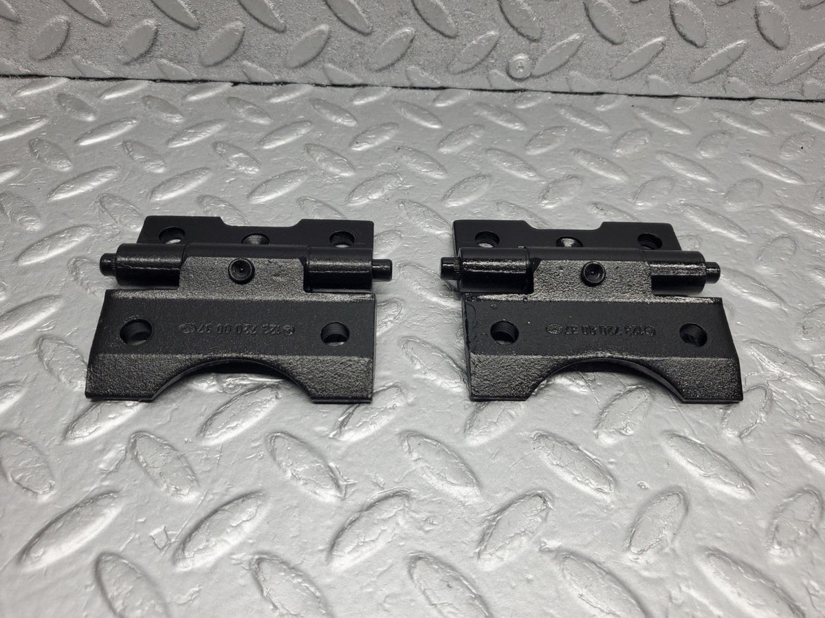 49538 Mercedes-Benz C123 Coupe Door Hinge Pair Right Side A1237200037