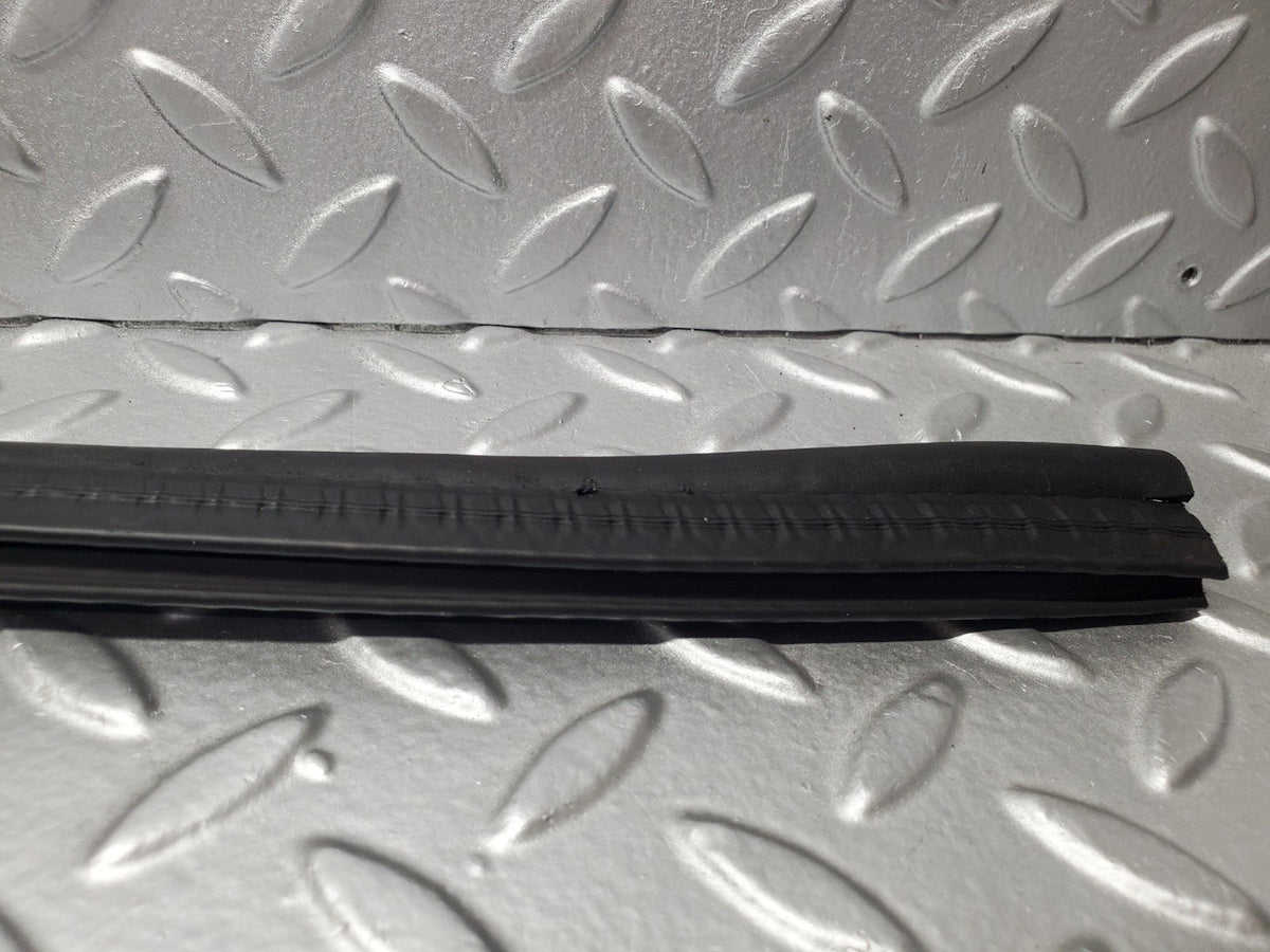 49385 Mercedes-Benz A124 320E Cabriolet Firewall Rubber Seal