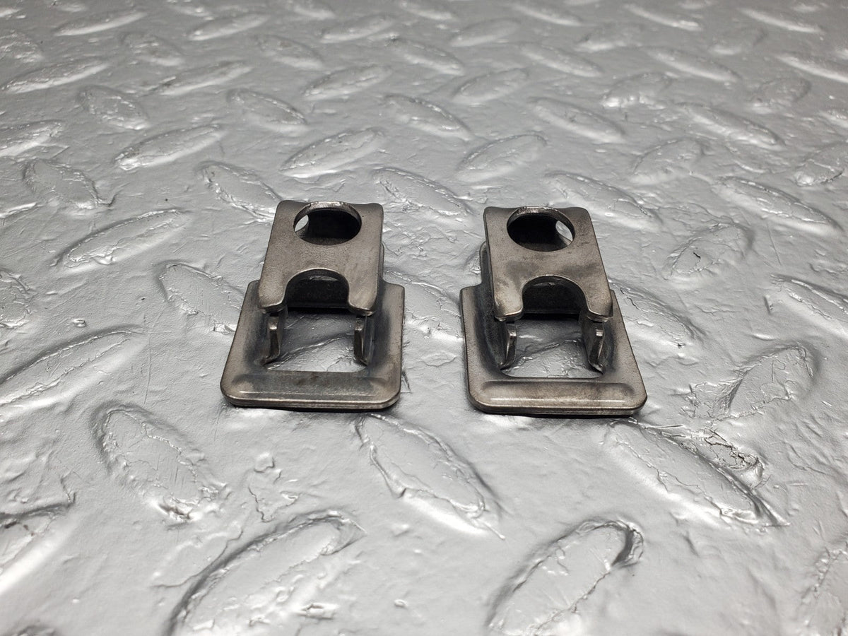 51085 Mercedes-Benz W124 260E Fuel Injector Holder 2x