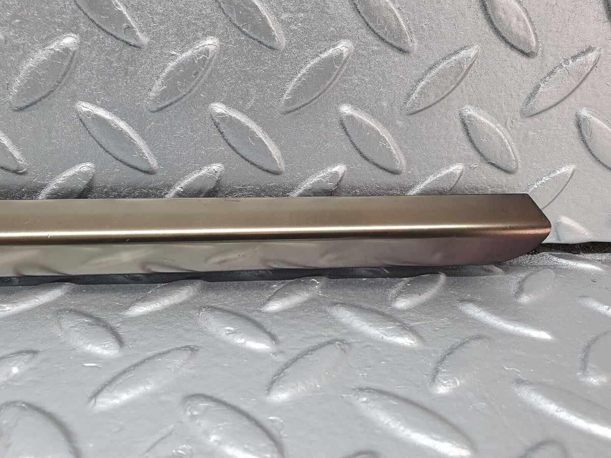 42105 Mercedes-Benz W202 C200 Front Right Door Moulding Trim