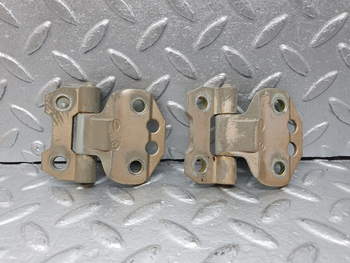 41530 Mercedes-Benz W124 200E Door Hinge Right Side