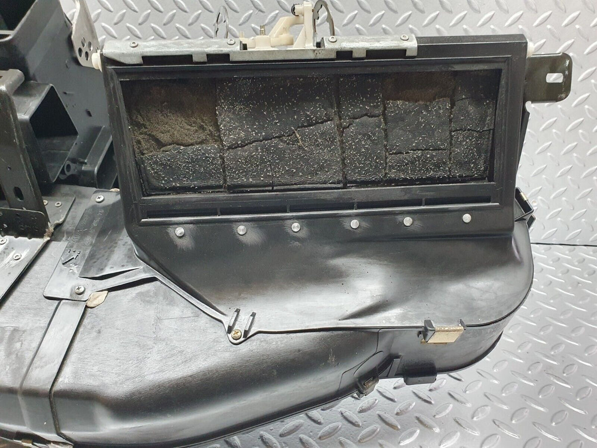 40937 Mercedes-Benz W126 300SE Heater Box Blower Housing Behr