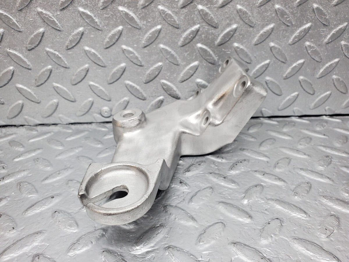 45923 Mercedes-Benz W126 420SE Engine Mount Bracket Left Side A1162235404