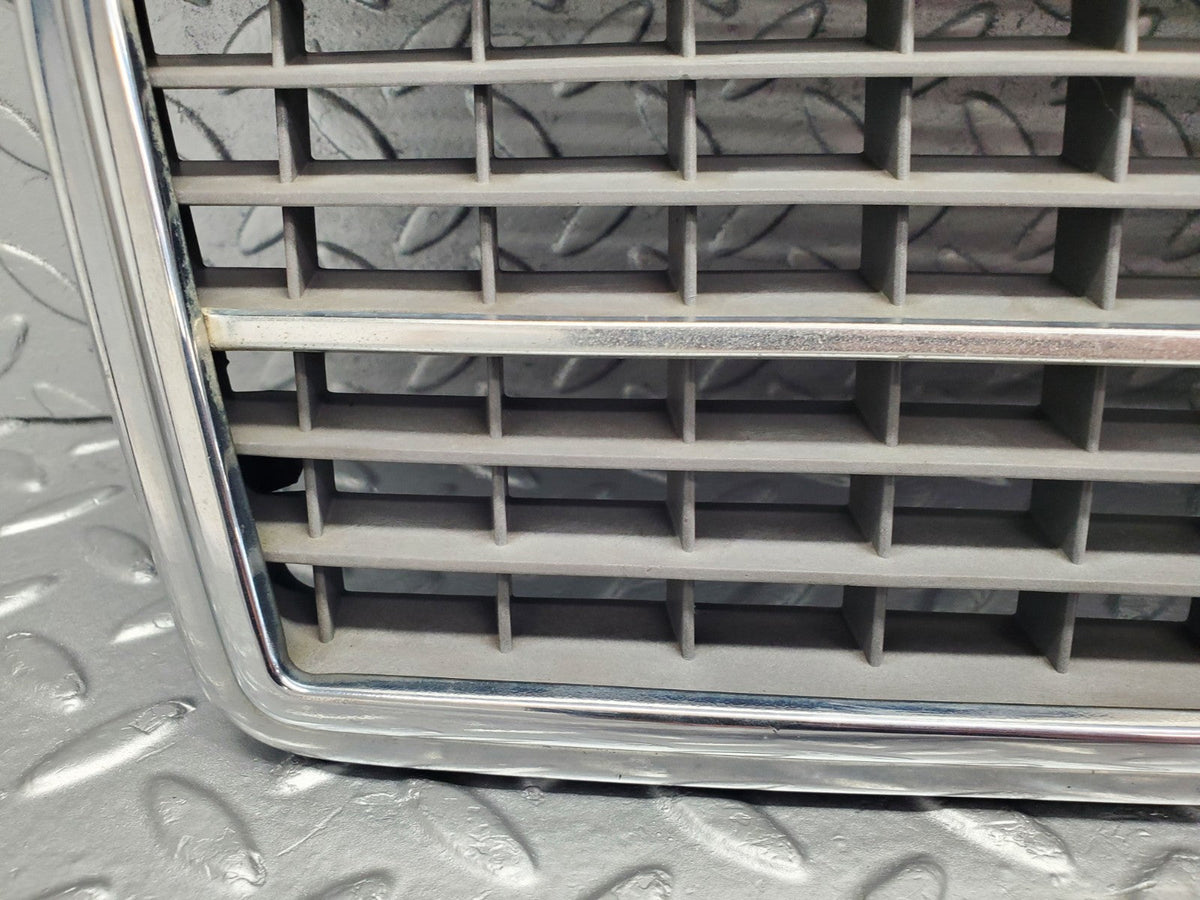 49310 Mercedes-Benz A124 320E Cabriolet Bonnet Grill Chrome A1248880323