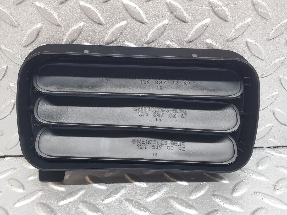 44735 Mercedes-Benz W124 220E Rear Air Intake Vent Left A1248370230 A1248370242