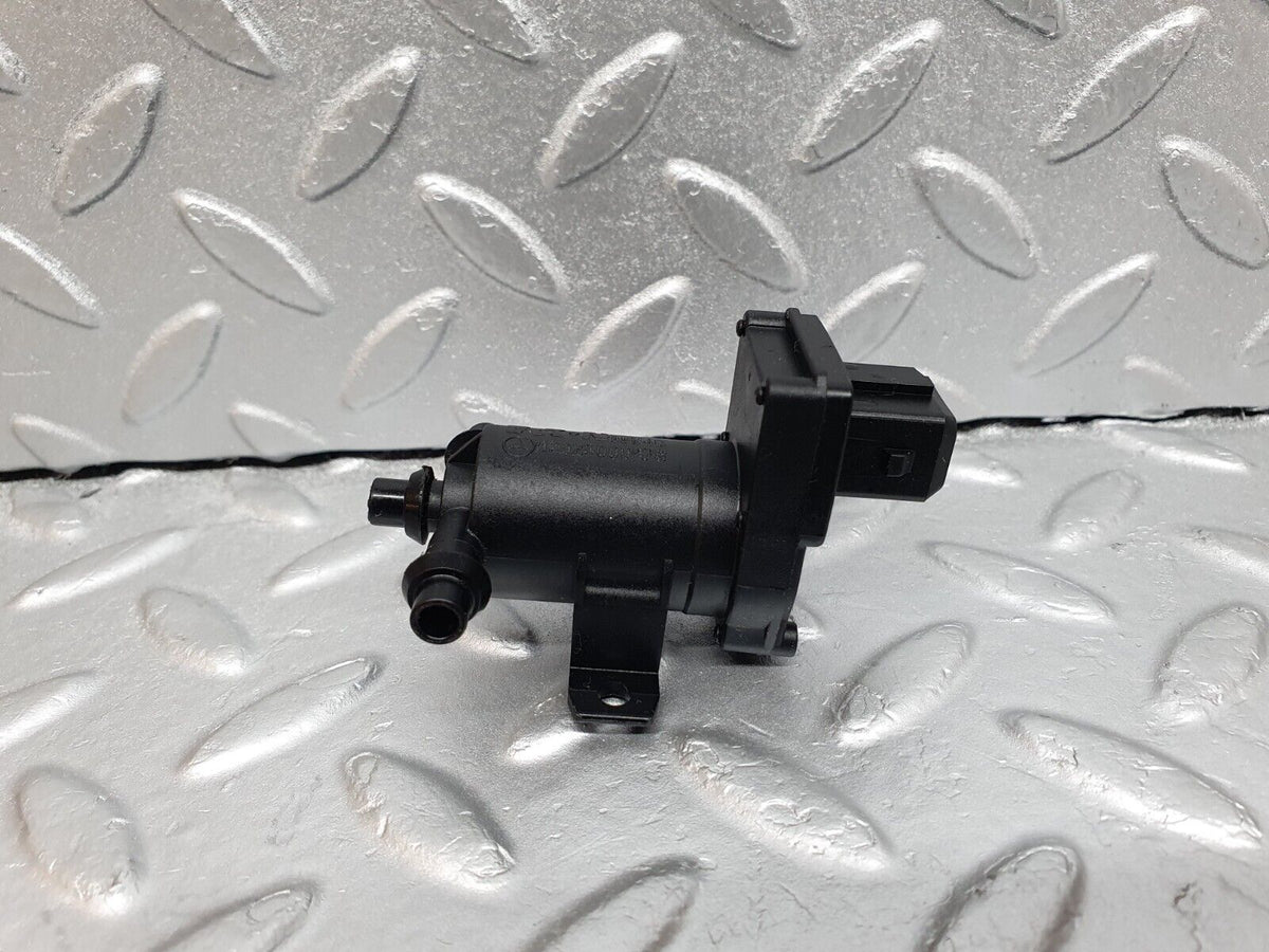 41923 Mercedes-Benz W202 C200 Heater Control Vacuum Valve A2028000178