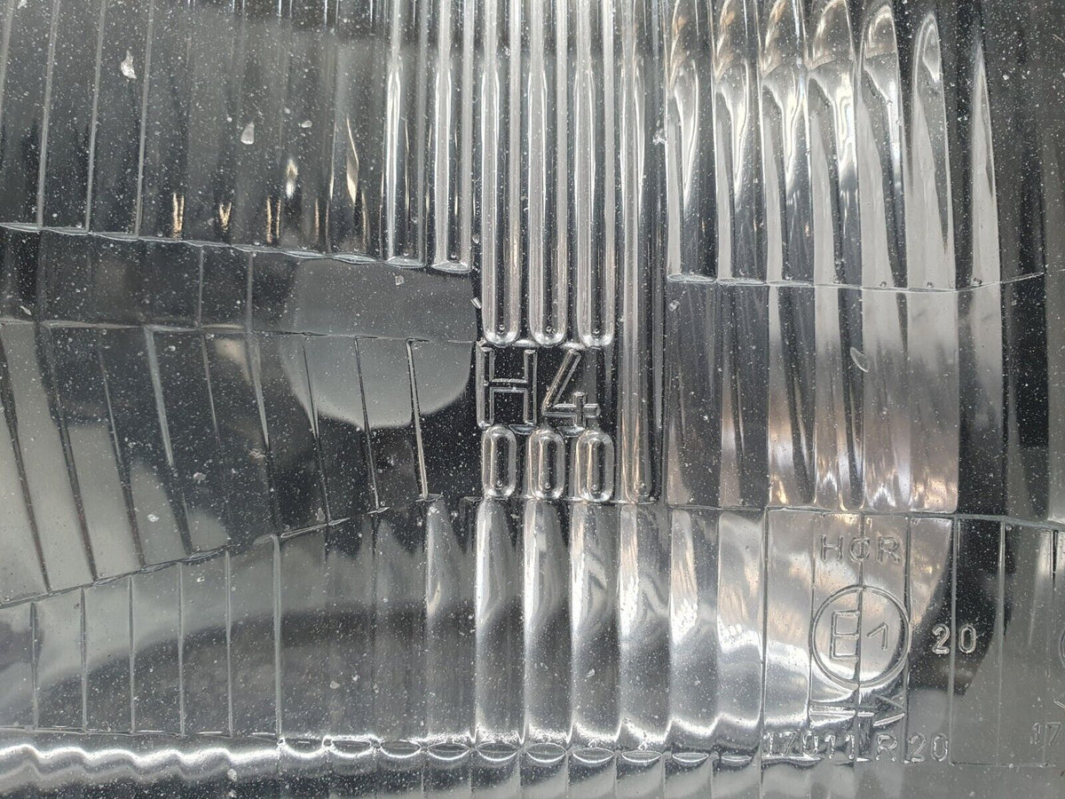 41013 Mercedes-Benz W126 300SE Headlight Right Side Bosch A1268209361 030106570