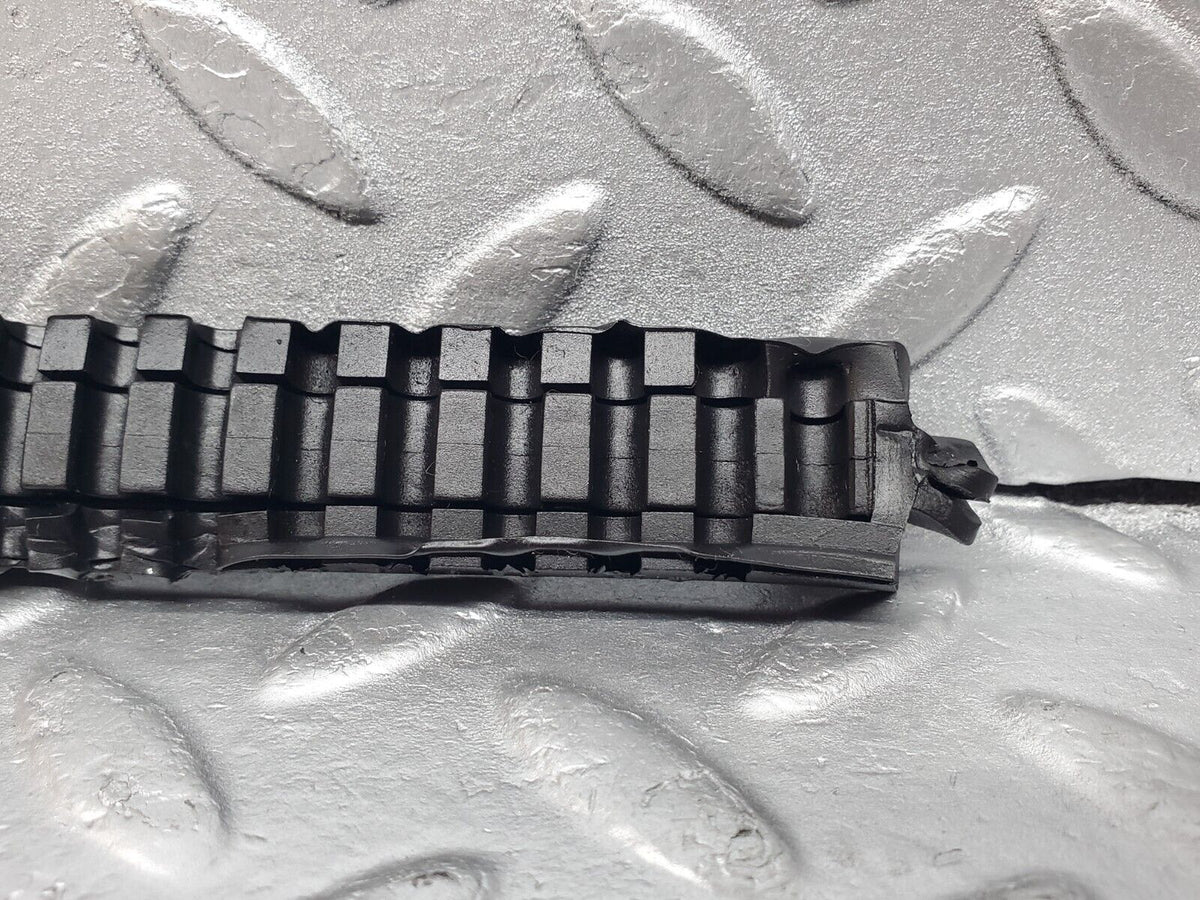 45742 Mercedes-Benz W126 420SE Vacuum Pipe Holder A1268050491