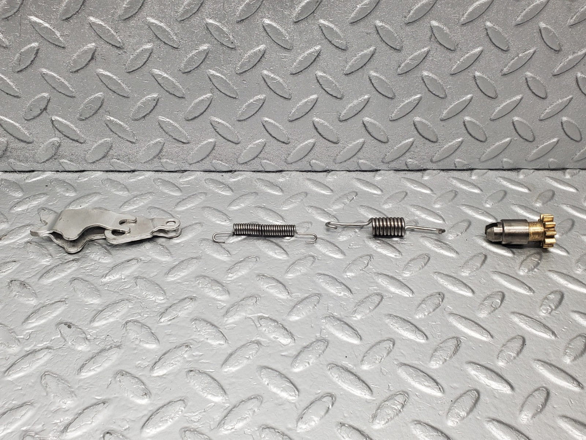 50938 Mercedes-Benz W108 280SE 3.5 Handbrake Shoe Accessory Set
