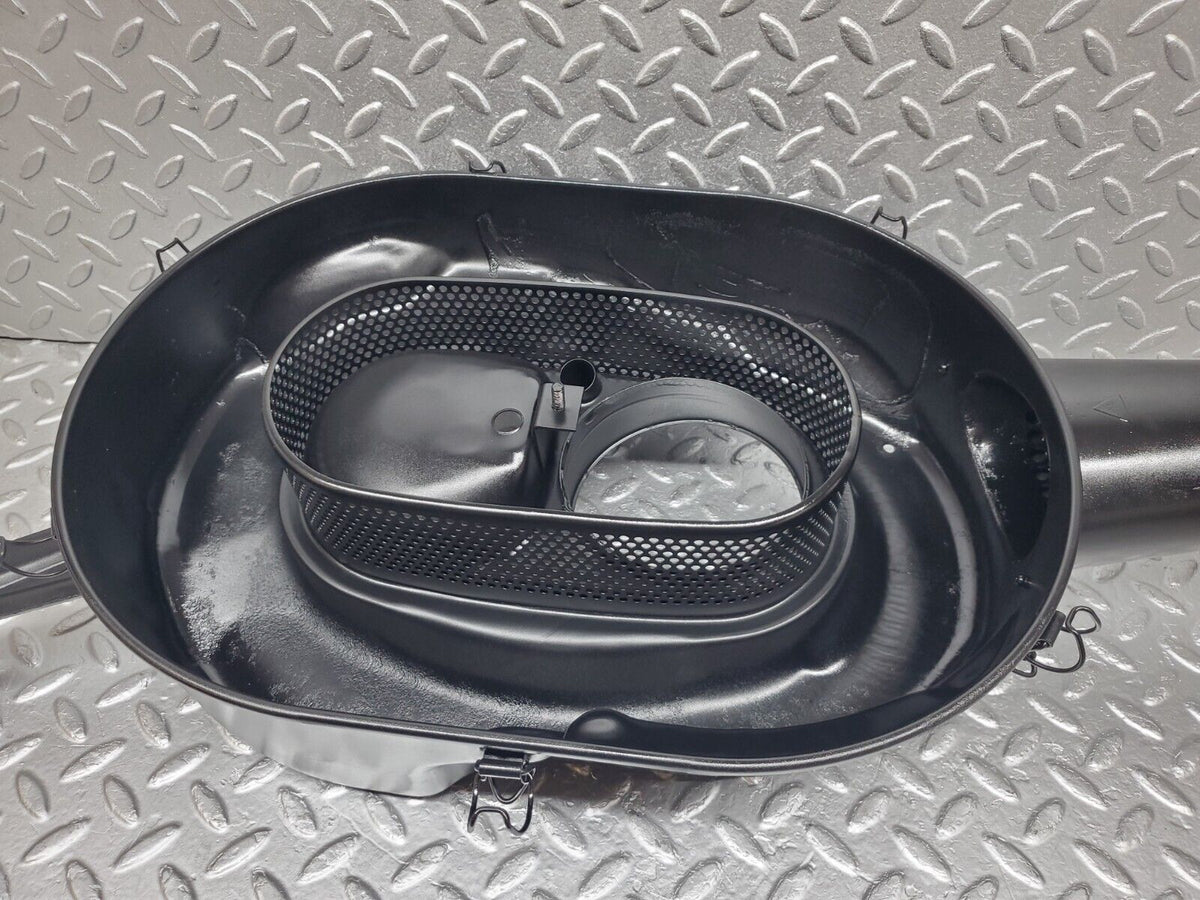 44470 Mercedes-Benz W123 280E Air Filter Box Housing A0110949702