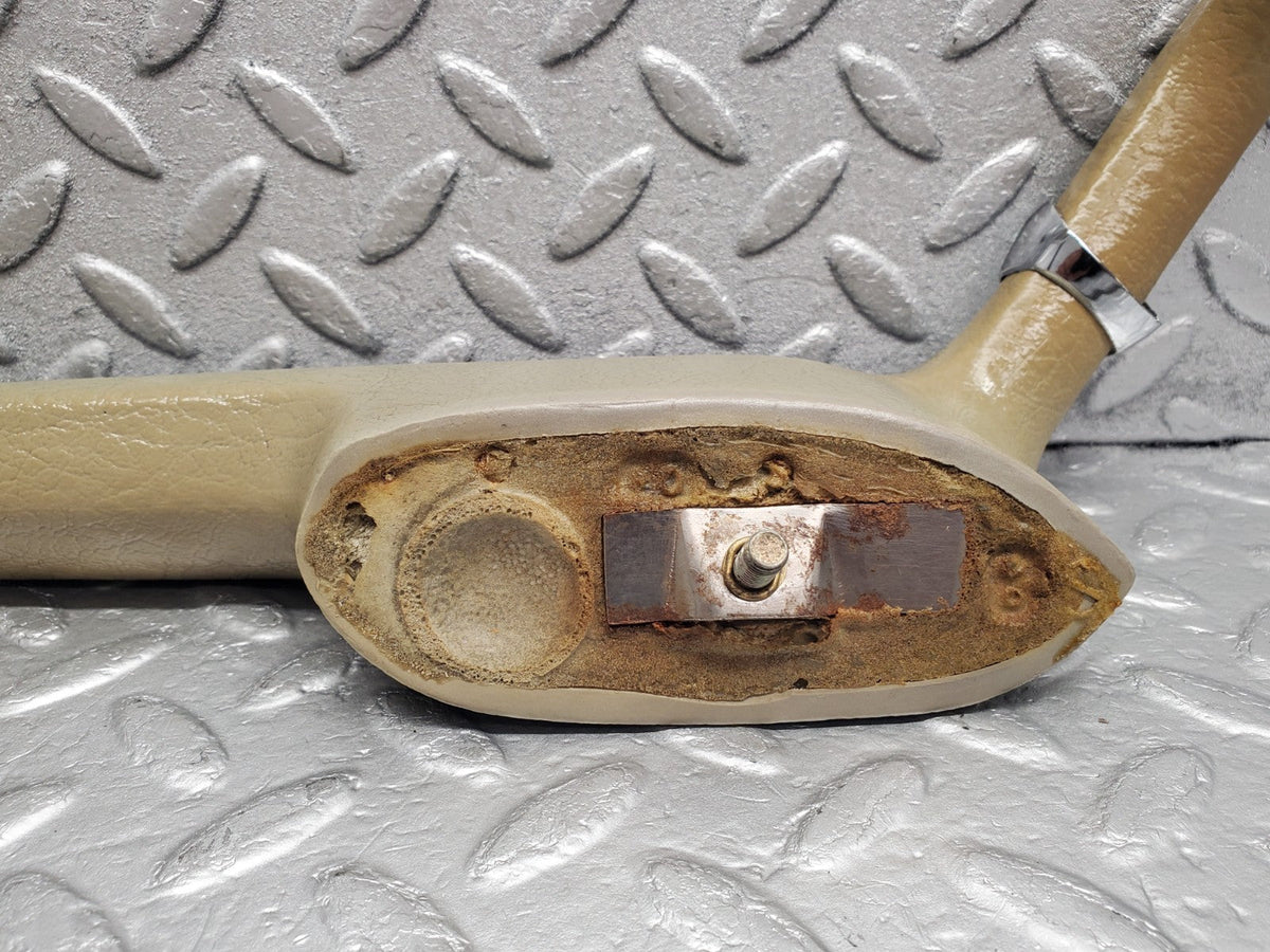 50528 Mercedes-Benz W108 280SE 3.5 Interior Door Handle Front Right Grey