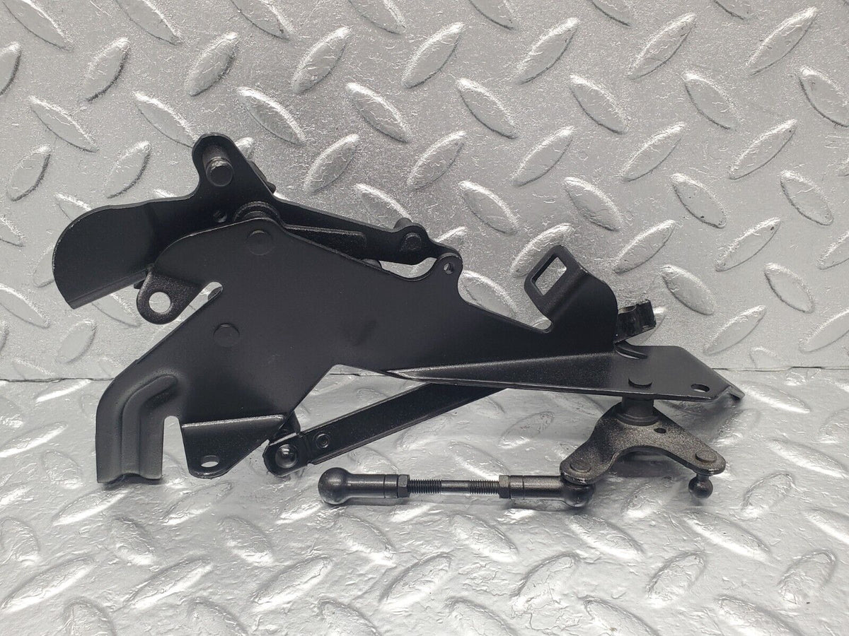 46187 Mercedes-Benz W124 280E Throttle Linkage A1040702321