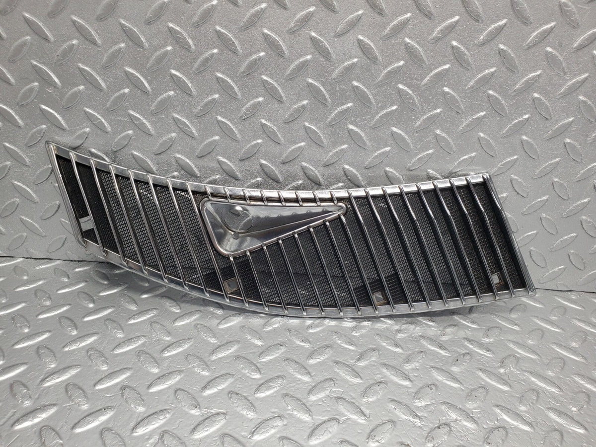 48707 Mercedes-Benz W123 Air Intake Grill Right Side