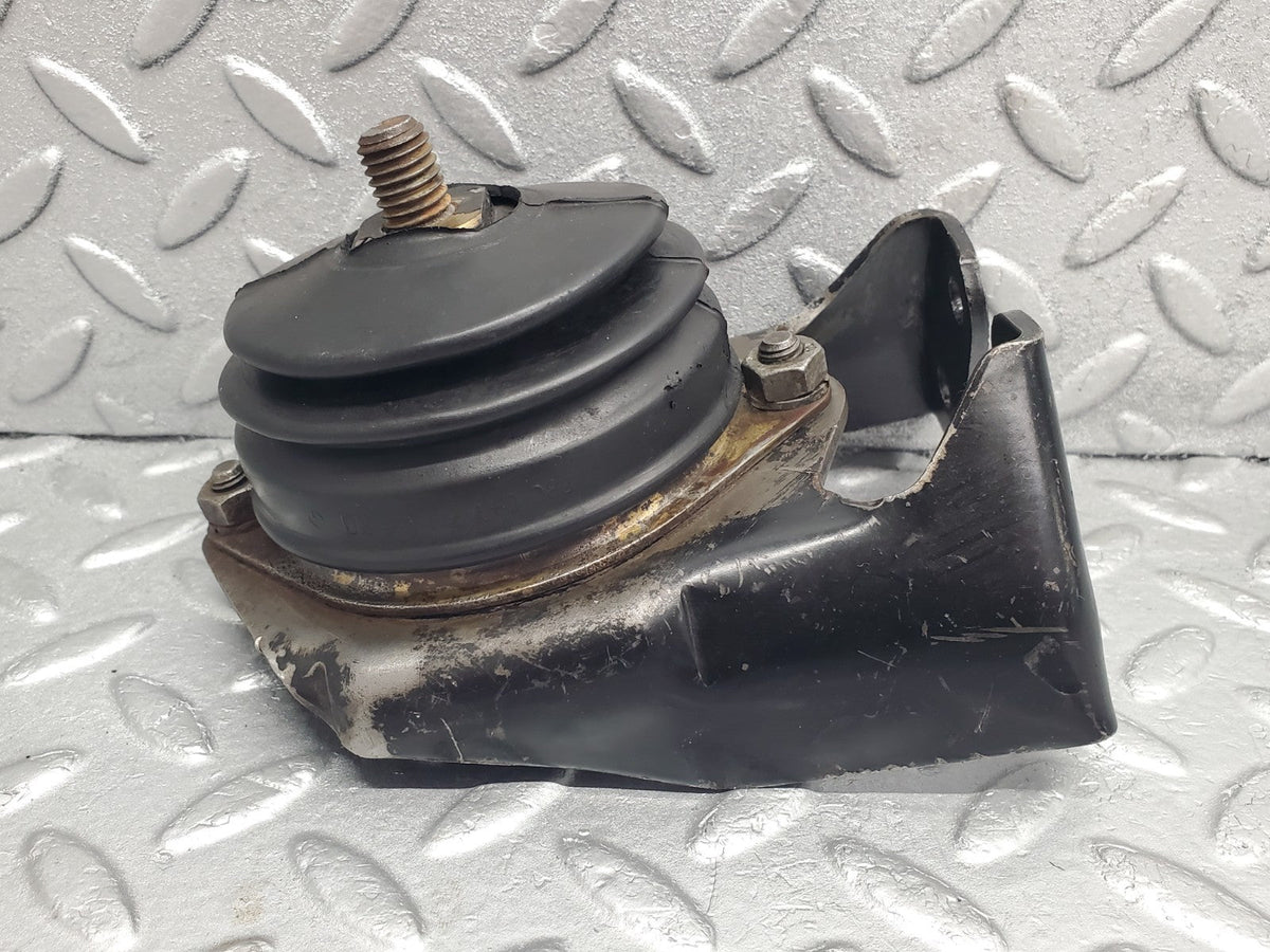 50475 Mercedes-Benz W108 Manual Gearbox Rubber Mounting Bracket 036983