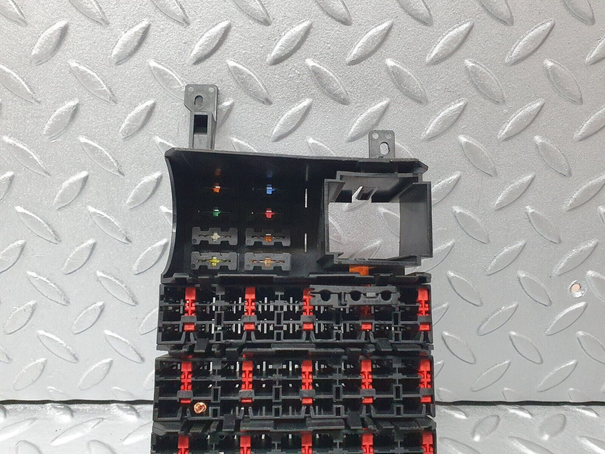 41816 Mercedes-Benz W202 C200 Fuse Box A2085450140