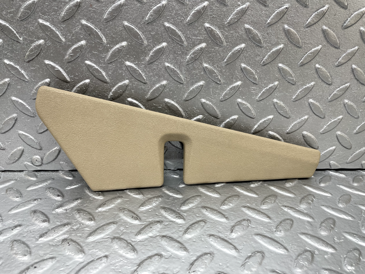 44247 Mercedes-Benz W124 Front Right Seat Cover Trim Champignon A1249190220