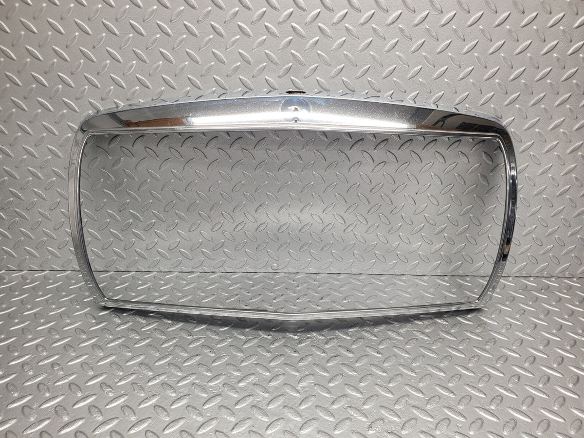 48753 Mercedes-Benz W123 Bonnet Grill Chrome Frame