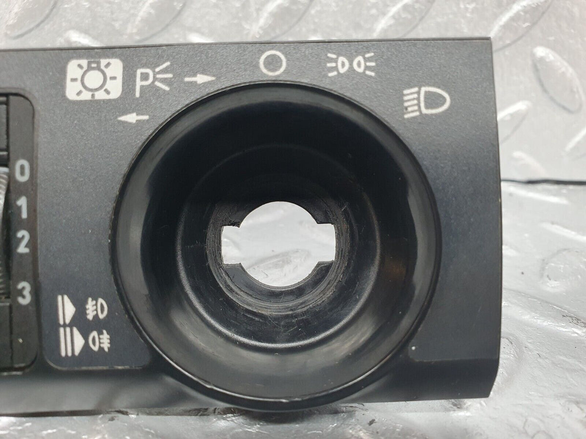 40922 Mercedes-Benz W126 300SE Headlight Switch Surround & Switch A1268000073