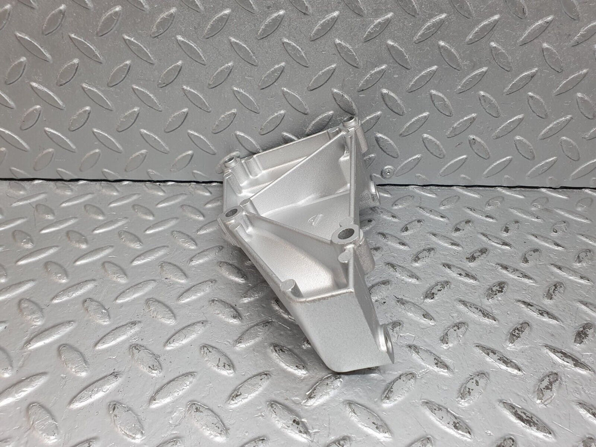 41214 Mercedes-Benz W126 300SE Alternator Generator Bracket A1031550435