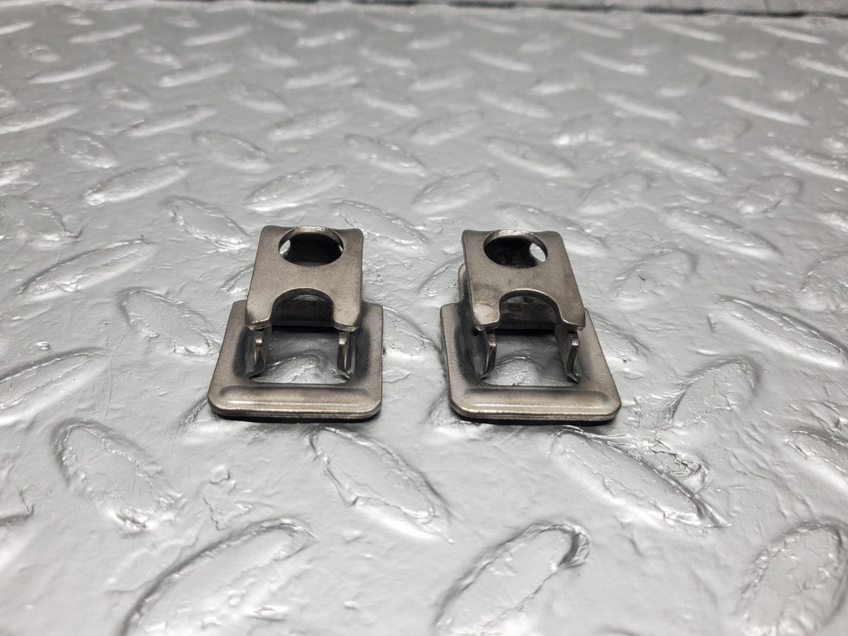 51087 Mercedes-Benz W124 260E Fuel Injector Holder 2x