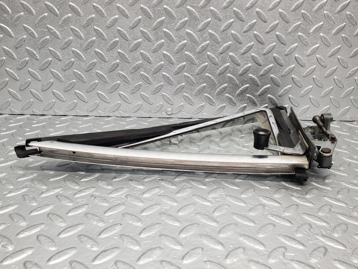 48551 Mercedes-Benz W108 Front Left Quarter Window