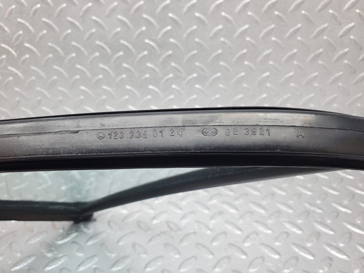 44370 Mercedes-Benz W123 280E Rear Left Quarter Window Glass A1237350124