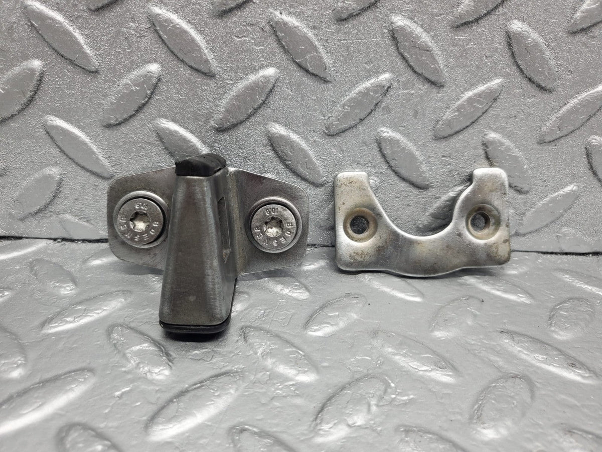 49180 Mercedes-Benz A124 320E Cabriolet Door Lock Latch Right Side
