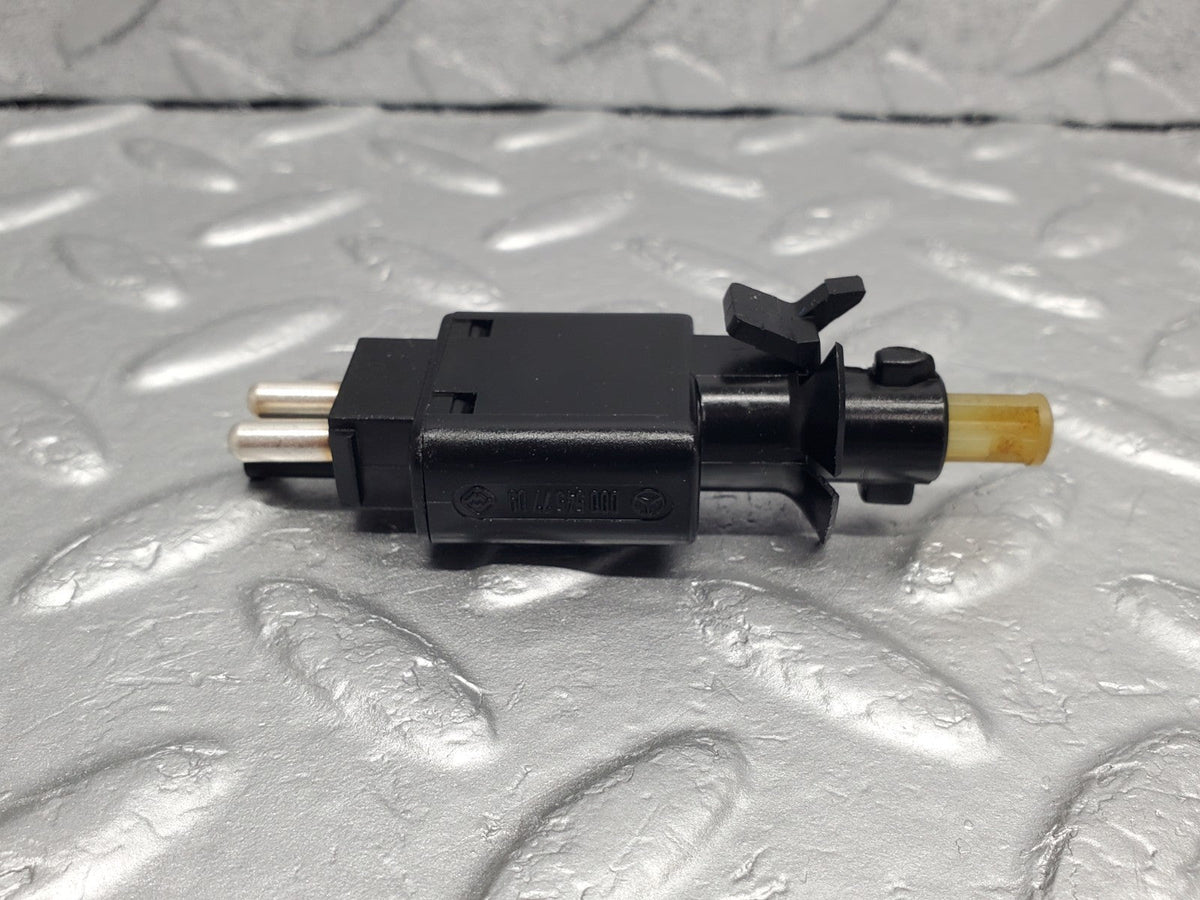 49118 Mercedes-Benz A124 320E Cabriolet Brake Light Switch A0005457709