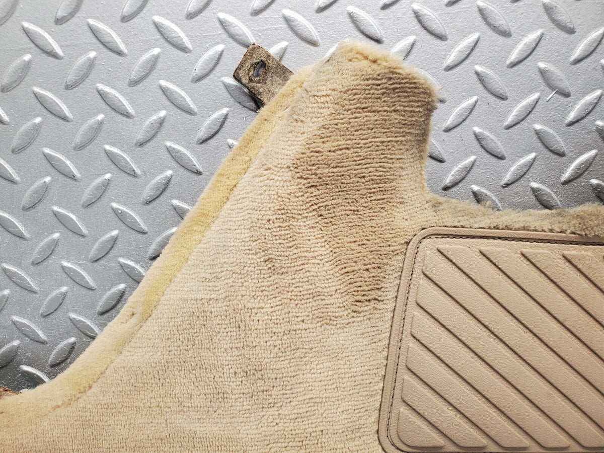 48923 Mercedes-Benz A124 320E Cabriolet Centre Console Carpet Right Side Beige