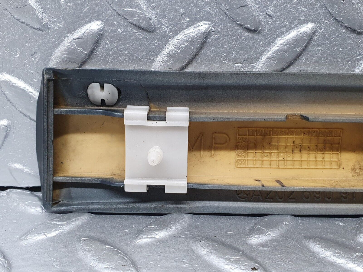 41803 Mercedes-Benz W202 C200 Front Left Fender Wing Centre Moulding A2026909162