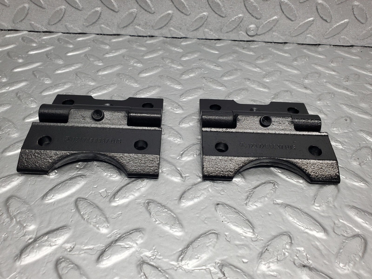 48656 Mercedes-Benz W123 Door Hinge Pair Right Side A1237200037