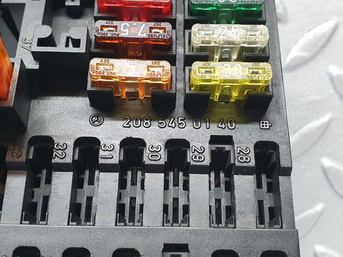 41816 Mercedes-Benz W202 C200 Fuse Box A2085450140