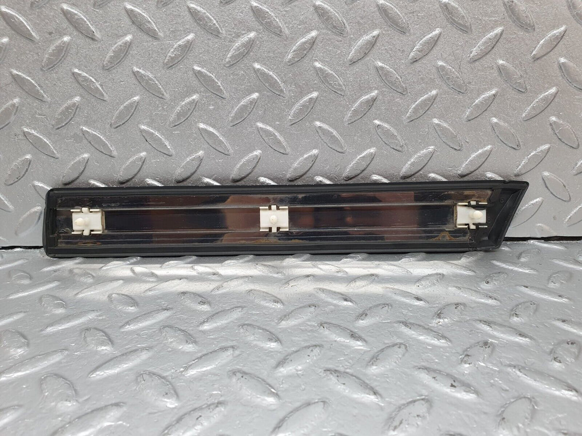 41426 Mercedes-Benz W124 200E Front Left Fender Wing Centre Moulding Trim