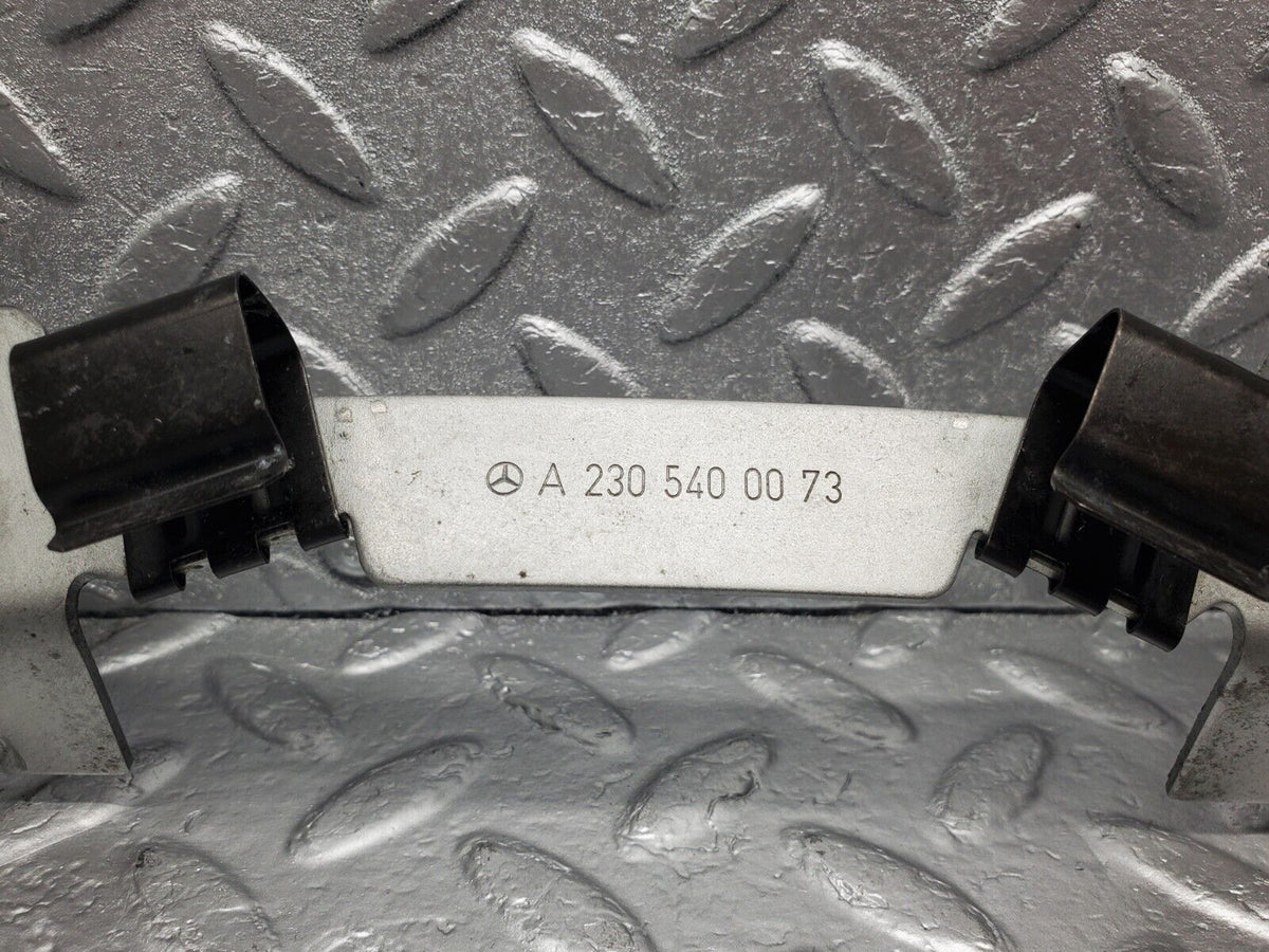 47969 Mercedes-Benz R230 350SL Coupe Oxygen Sensor Wiring Plug Bracket A2305400073
